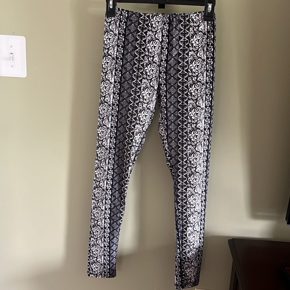 2 Pink Rose Soft & Stretchy Straight Leg Leggings. Size S.